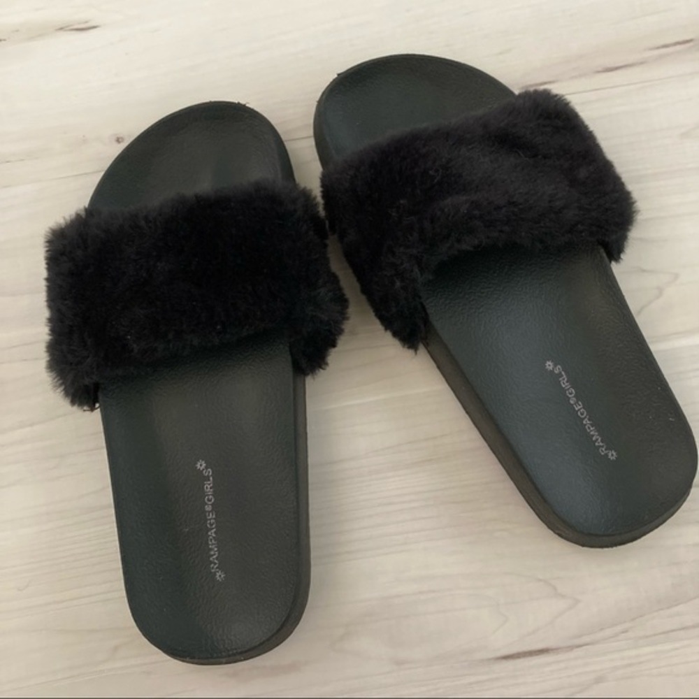 🌸3/$30🌸 RAMPAGE GIRLS Girls’ Black Furry Sandals